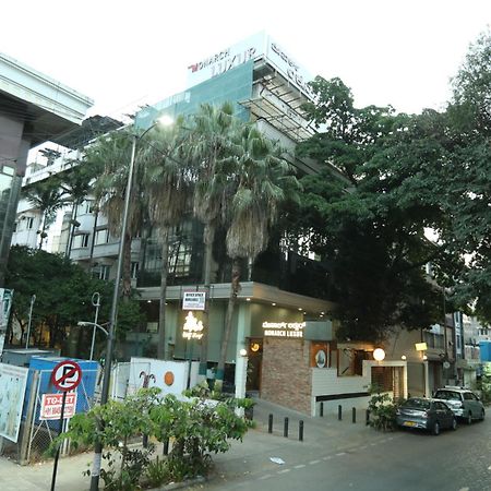 Monarch Luxur - Infantry Road Hotell Bangalore Exteriör bild