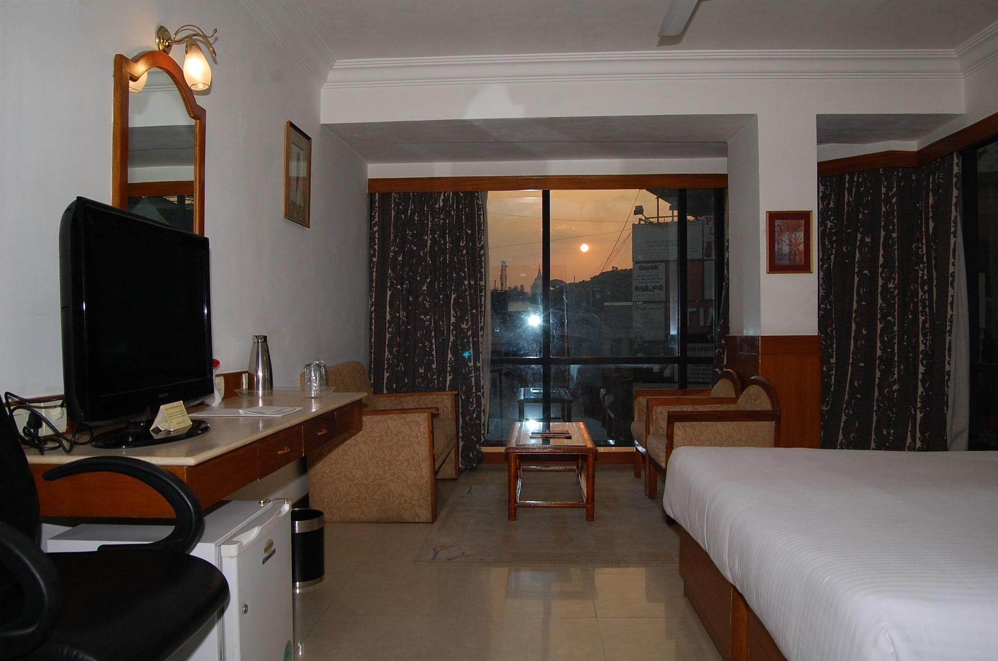 Monarch Luxur - Infantry Road Hotell Bangalore Exteriör bild