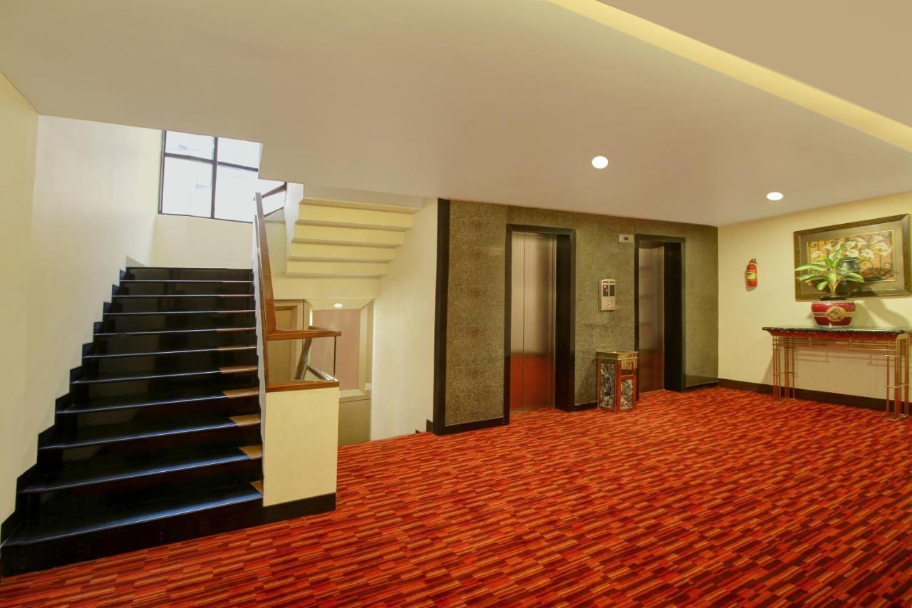 Monarch Luxur - Infantry Road Hotell Bangalore Exteriör bild