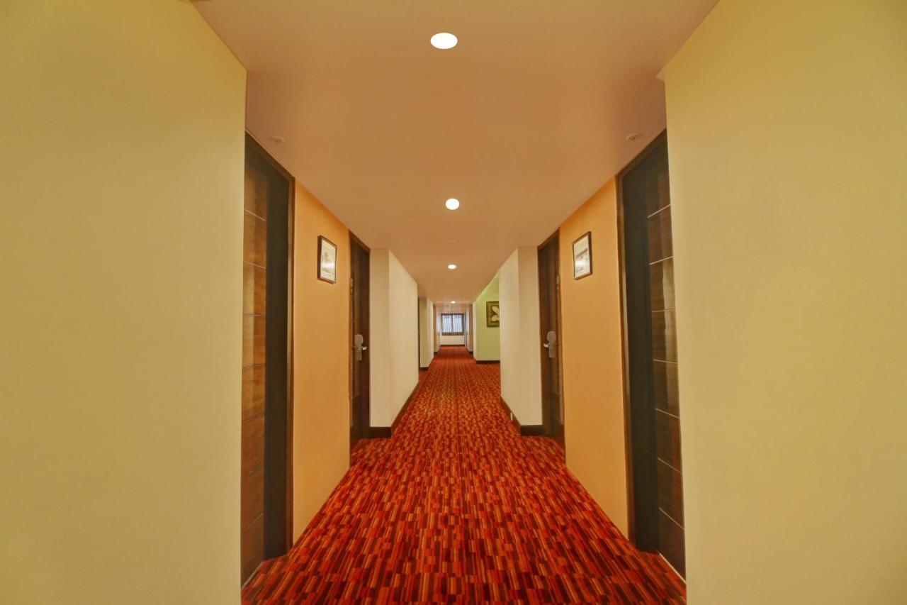 Monarch Luxur - Infantry Road Hotell Bangalore Exteriör bild