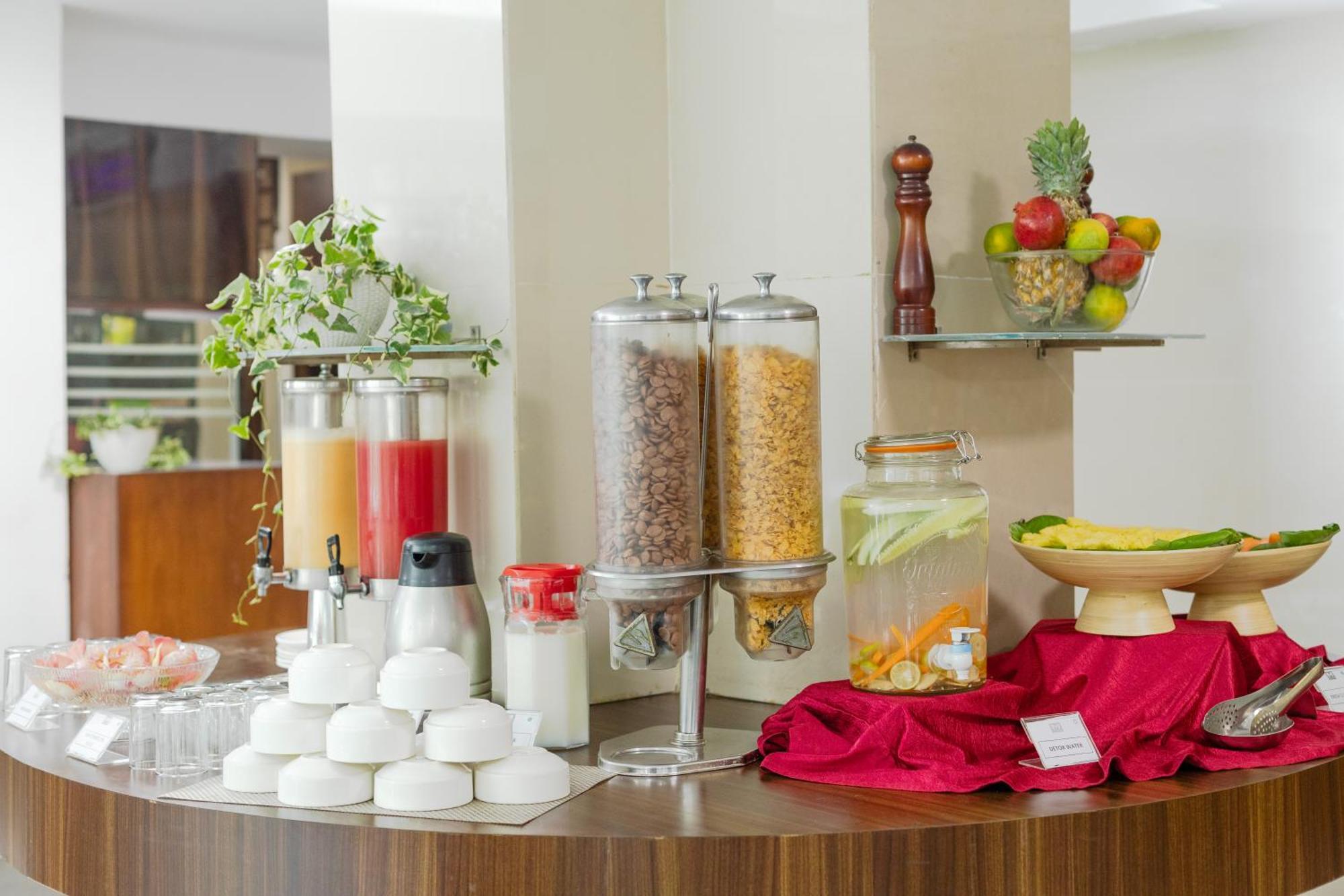 Monarch Luxur - Infantry Road Hotell Bangalore Exteriör bild