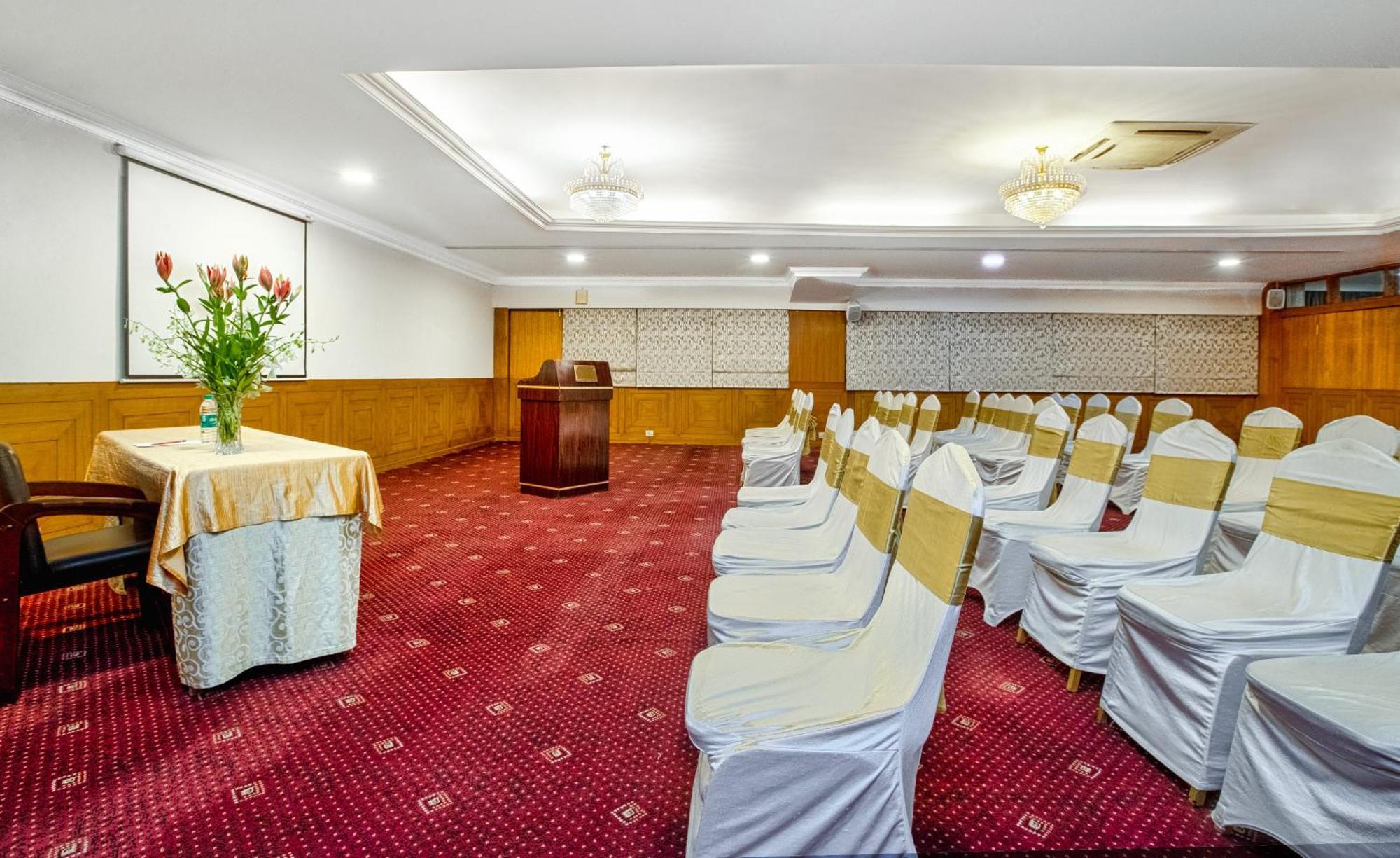 Monarch Luxur - Infantry Road Hotell Bangalore Exteriör bild