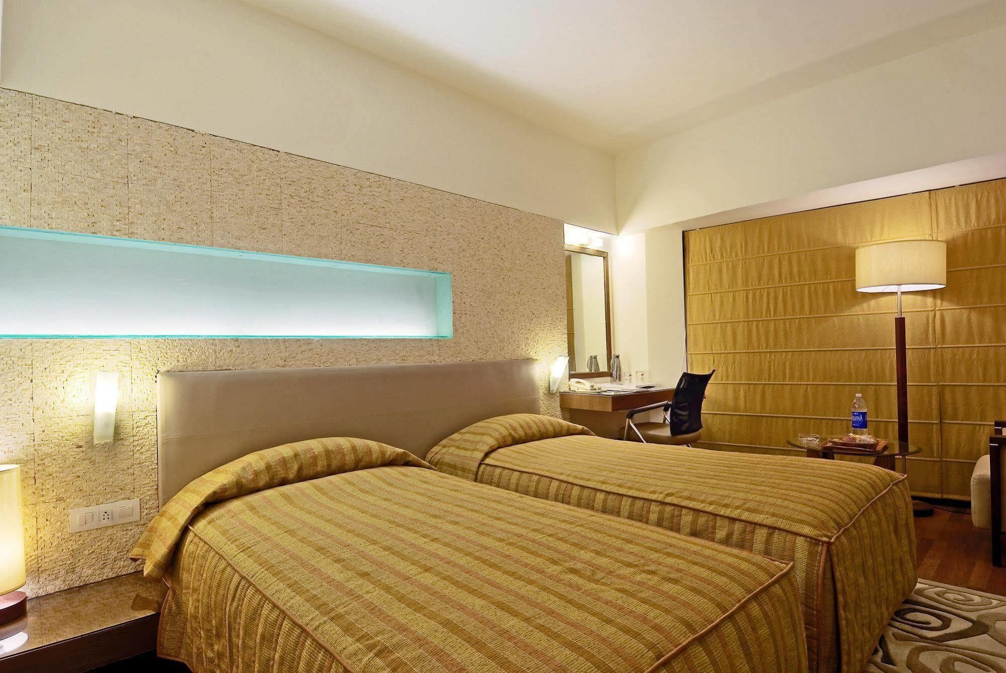 Monarch Luxur - Infantry Road Hotell Bangalore Rum bild
