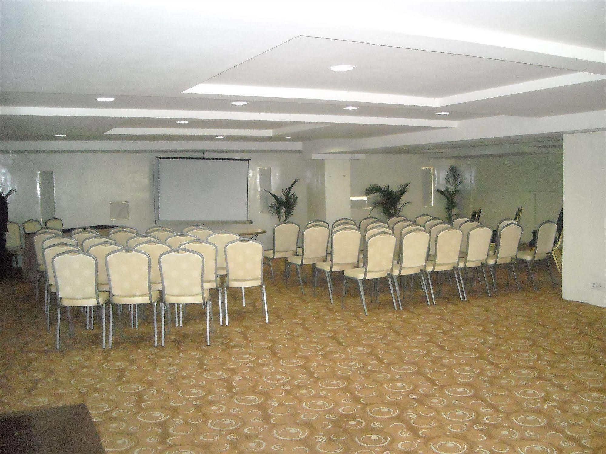 Monarch Luxur - Infantry Road Hotell Bangalore Exteriör bild