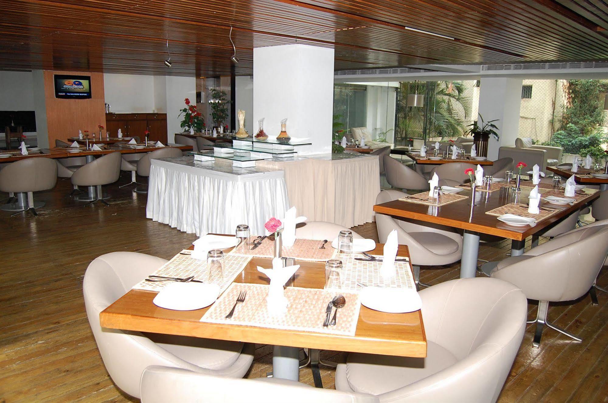 Monarch Luxur - Infantry Road Hotell Bangalore Exteriör bild