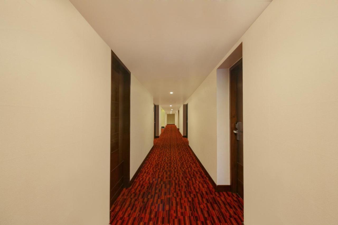 Monarch Luxur - Infantry Road Hotell Bangalore Exteriör bild